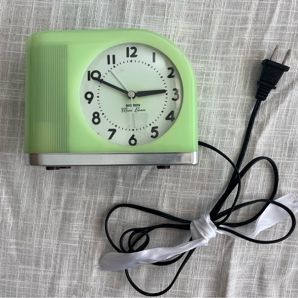 Iconic '50's Big Ben Moon Beam Retro Electric Alarm Clock - Mint Green